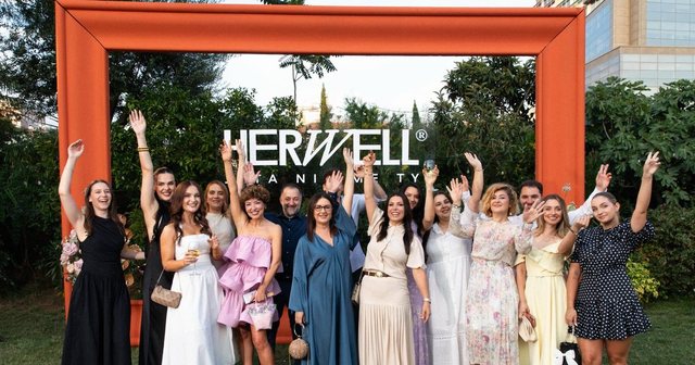 &ldquo;Zoti &euml;sht&euml; grua". HerWell, platforma m&euml; e re q&euml;