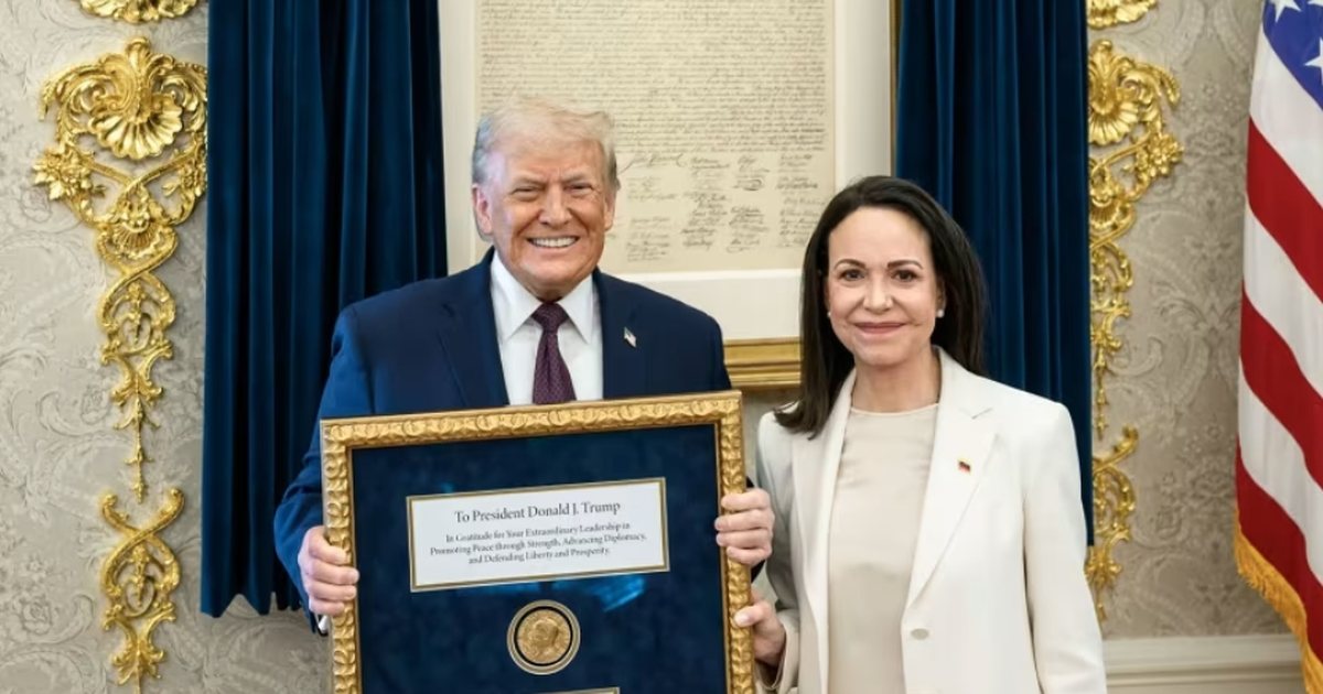 I dhuroi Çmimin Nobel presidentit Donald Trump  CNN amerikan  Machado mori në këmbim një çantë me dhurata  por asnjë premtim mbështetjeje