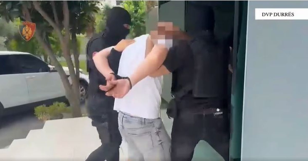Do të shisnin një pistoletë  arrestohen dy persona nga Lezha në Durrës  Gjendet kallash dhe granata në një banesë në Shijak