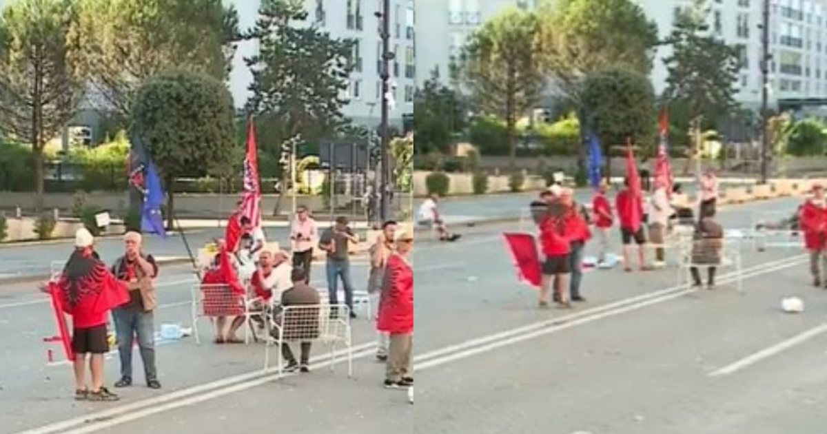  Nuk largohemi   protestuesit kalojnë natën para Kryeministrisë