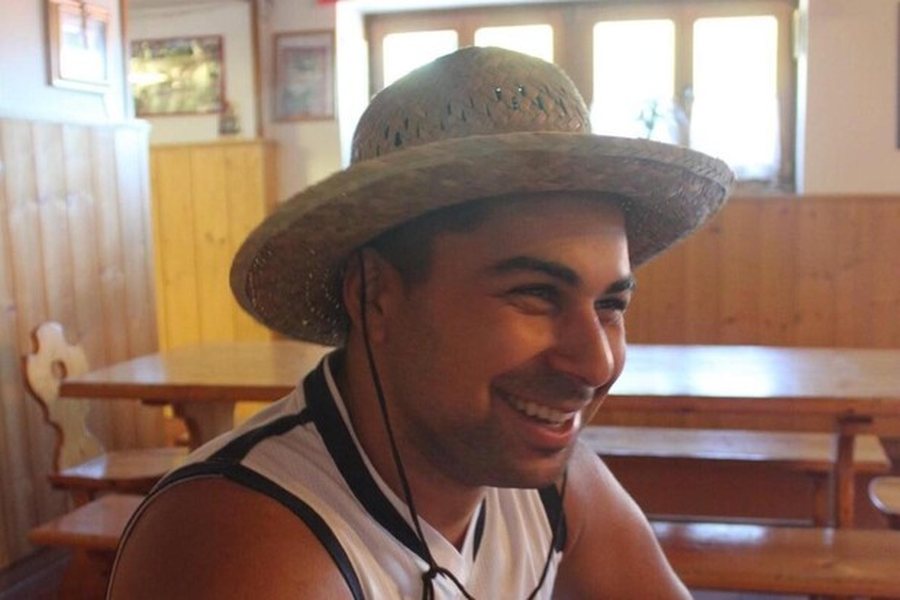 E vranë dhe e copëtuan me sëpatë sepse harroi të