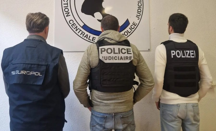 Bosi shqiptar i drogës u vodhi disa ton hashash, ish-komandot e