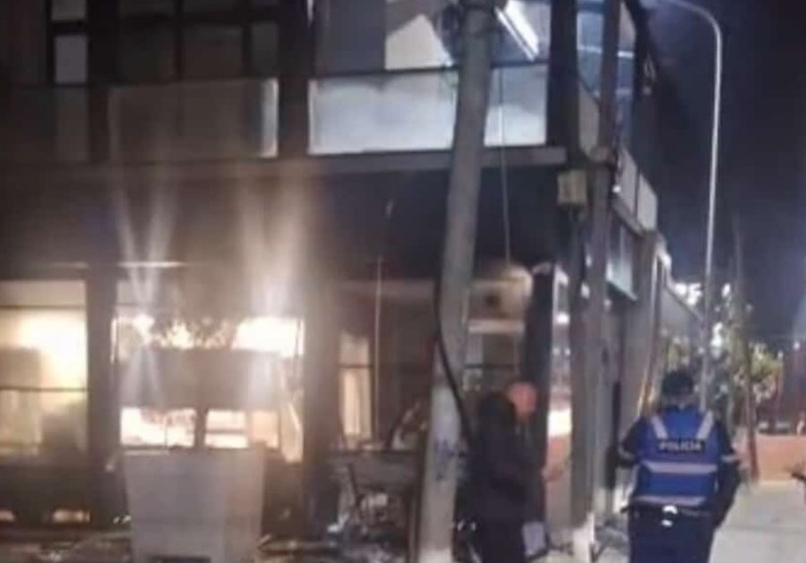 Tritoli në restorantin "Perla e Detit", dy kunetërit