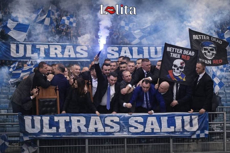 Opozita shkaktoi kaos në Kuvend  memet pushtojnë rrjetet sociale  Foto 