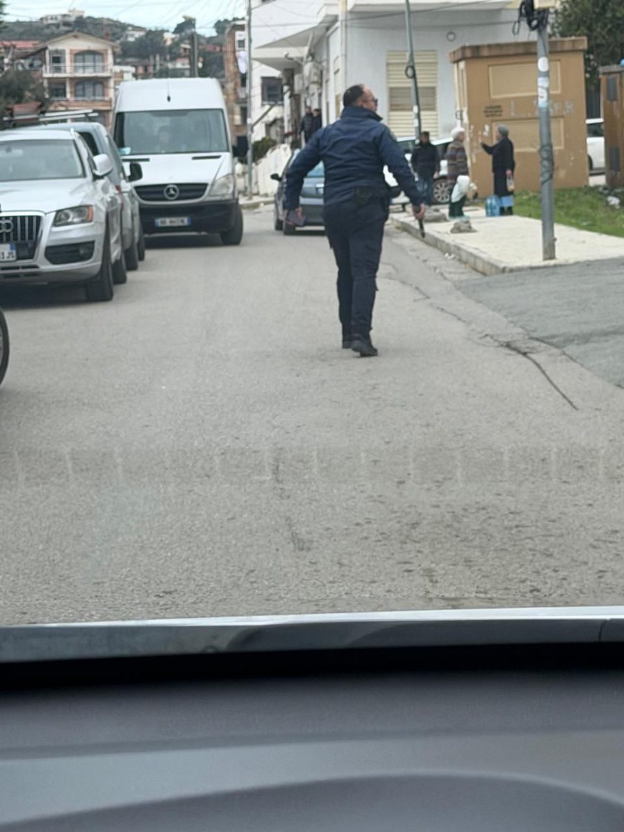 Efektivi që i dha telefonin Erion Veliajt në furgonin e burgut, i