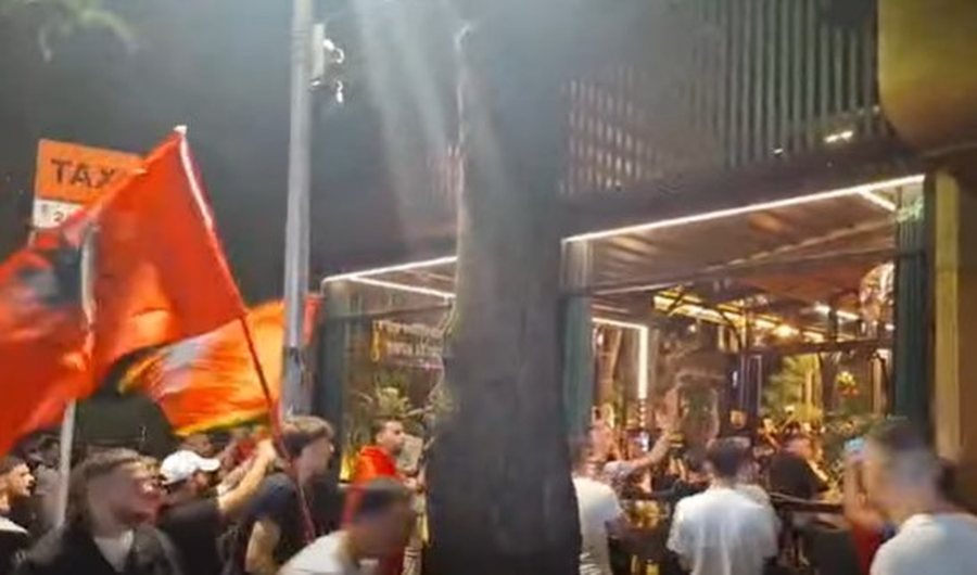 VIDEO-LAJM! Vijon protesta p&euml;r &ldquo;Zv&euml;rnecin&rdquo;, protestuesit