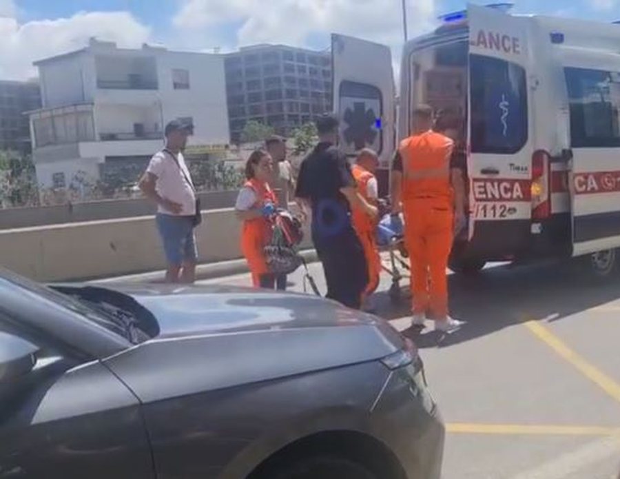 Makina p&euml;rplas t&euml; riun me motor te Fabrika e Miellit, niset me