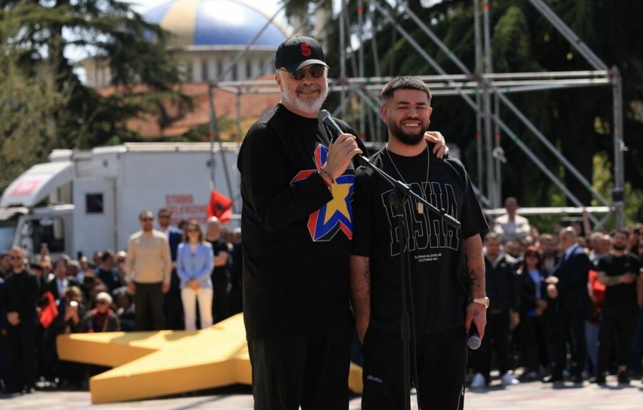 Noizy reagon p&euml;r protestat p&euml;r Zv&euml;rnecin: Na keni &ccedil;a