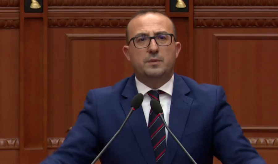 &ldquo;Merrni 61 bashkit&euml; dhe mos u fryni&rdquo;, Saimir Korreshi