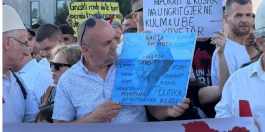 FOTOLAJM/ Babai i Martin Canit merr pjes&euml; n&euml; protest&euml;n p&euml;r