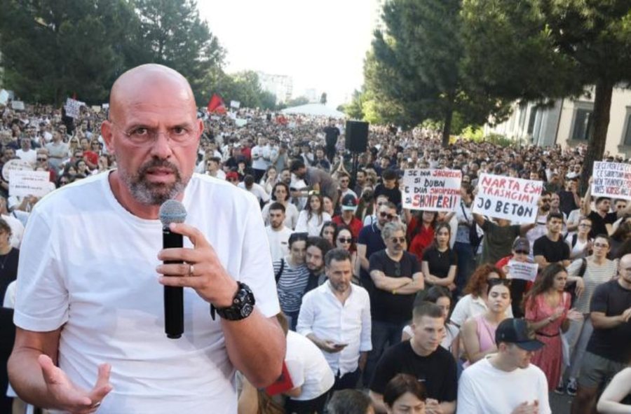 E shan&euml; n&euml; rrjetet sociale, Ylli Manjani shp&euml;rthen keq n&euml;