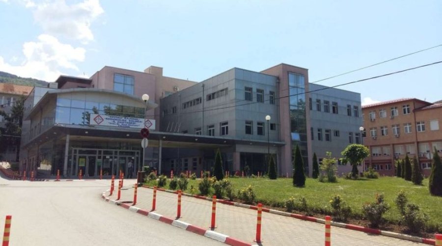 E r&euml;nd&euml;! K&euml;rcet thika mes t&euml; rinjve, 3 prej tyre nisen me
