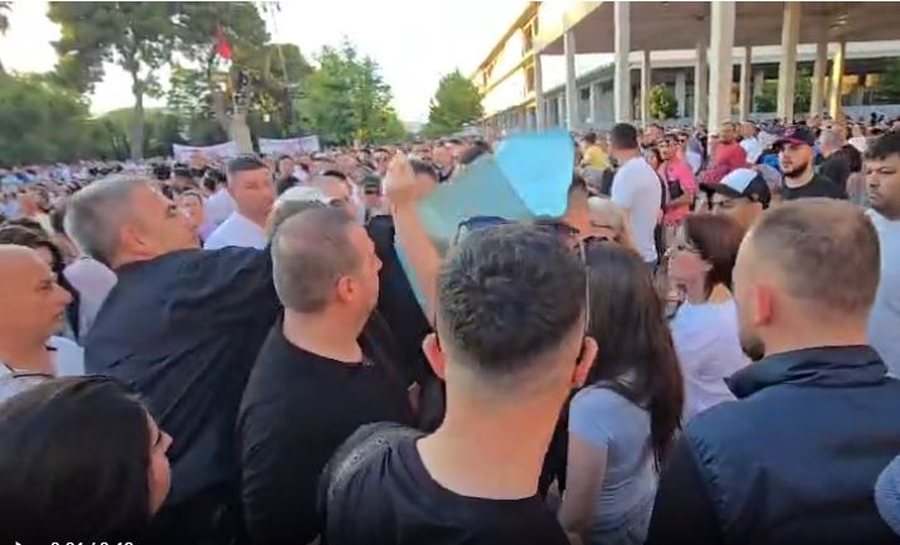 Festa e PS-s&euml; n&euml; Vlor&euml;, regjistrohet incident! Rojet e