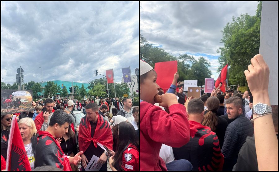Protesta p&euml;r Zv&euml;rnecin i kalon kufijt&euml; e Shqip&euml;ris&euml;,