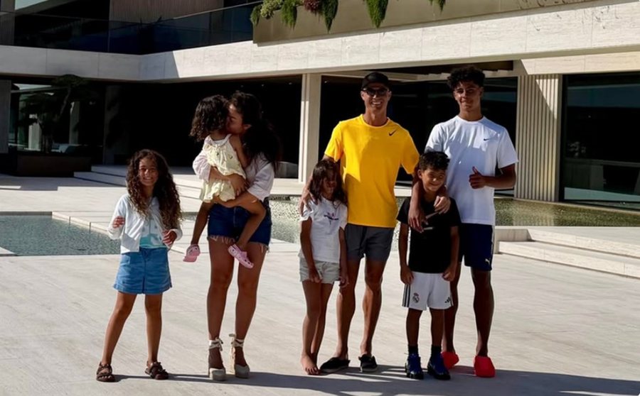Rezidenc&euml; luksoze me &ccedil;mim marramend&euml;s, Cristiano Ronaldo