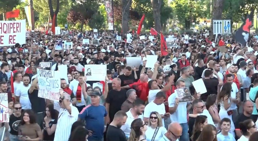 Tubimi kund&euml;r projektit t&euml; Zv&euml;rnecit n&euml; Tiran&euml;,