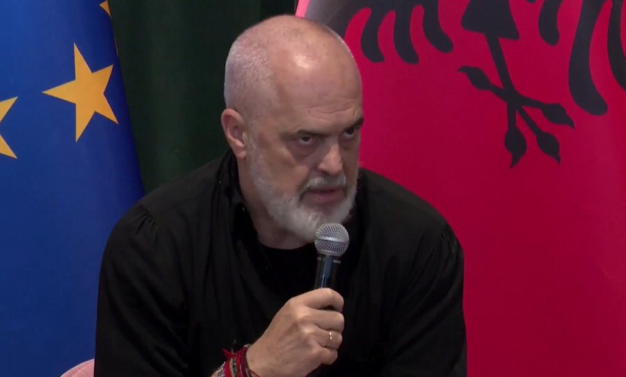 "Pse nuk e mbani Zv&euml;rnecin ashtu, special?" gazetarja e huaj pyet