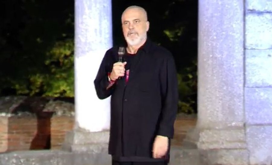 &ldquo;T&euml; kesh dy b*th&euml;, nj&euml; ta mbash nj&euml; ta