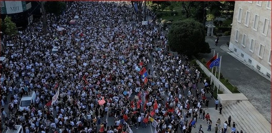P&euml;rplasje te protesta para Kryeministris&euml;, tensionohet situata mes