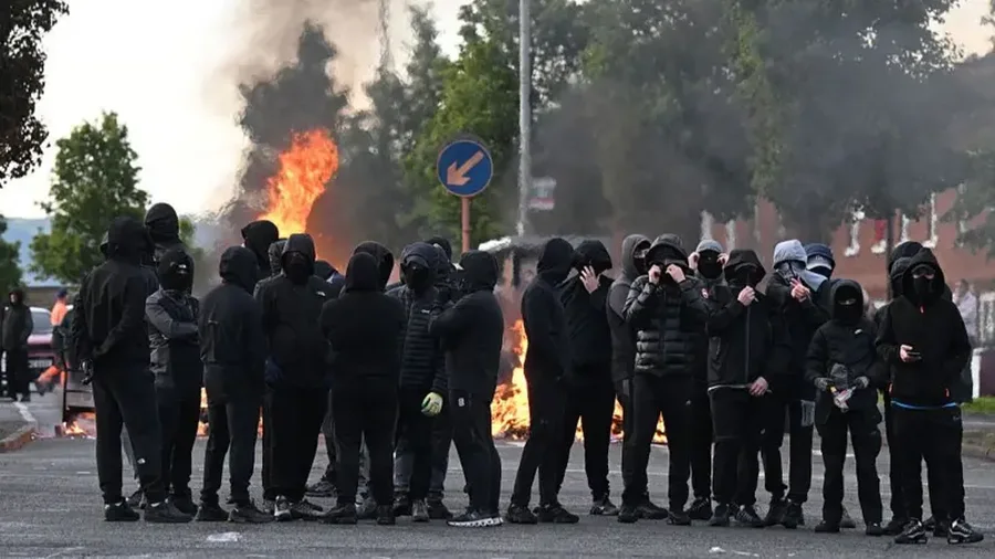 &ldquo;Nxjerrin emigrant&euml;t nga sht&euml;pit&euml;!&rdquo; Plasin protestat