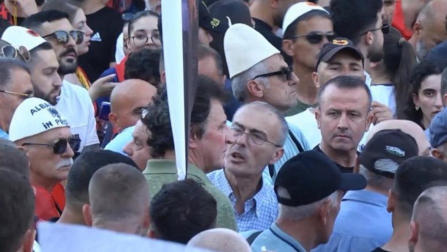 Berisha i besoi nj&euml; vend n&euml; Partin&euml; Demokratike, Stresi i