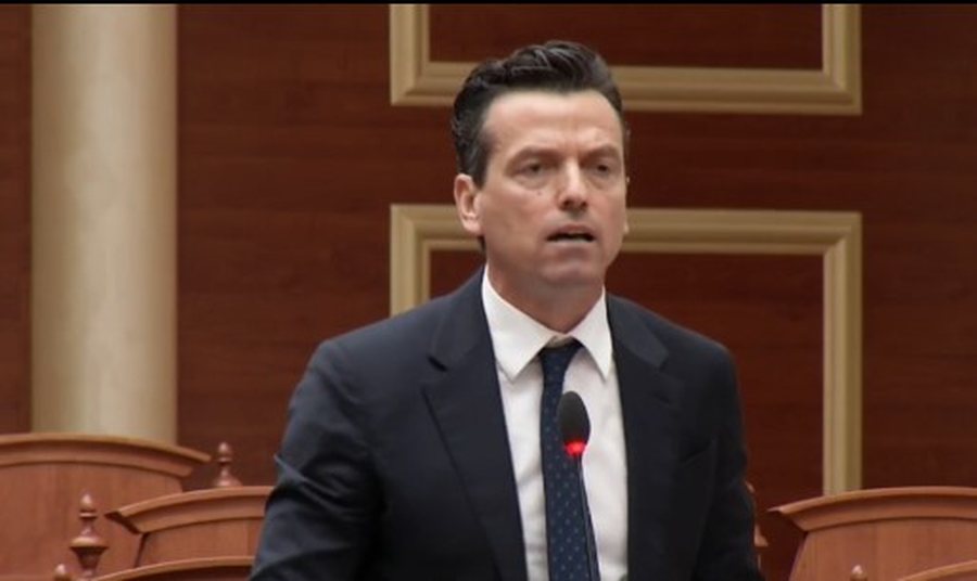 &ldquo;More pala&ccedil;o, maskara, hajdut!&rdquo; Ngrihen tonet n&euml; Kuvend,