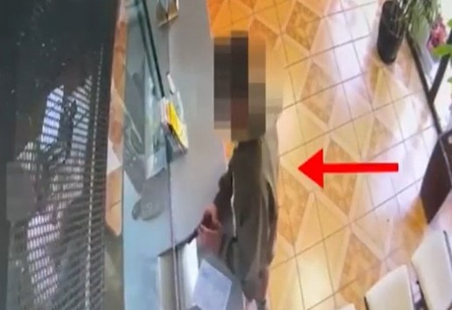 Tentoi t&euml; grabiste nj&euml; zyr&euml; financiare me pistolet&euml;