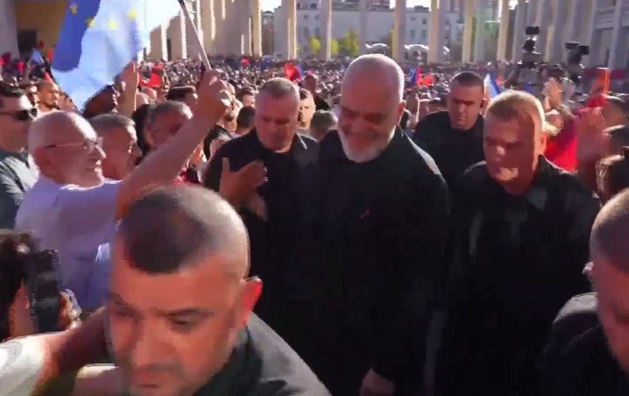 Festa e 35-vjetorit t&euml; PS-s&euml;, Edi Rama mb&euml;rrin n&euml; Sheshin