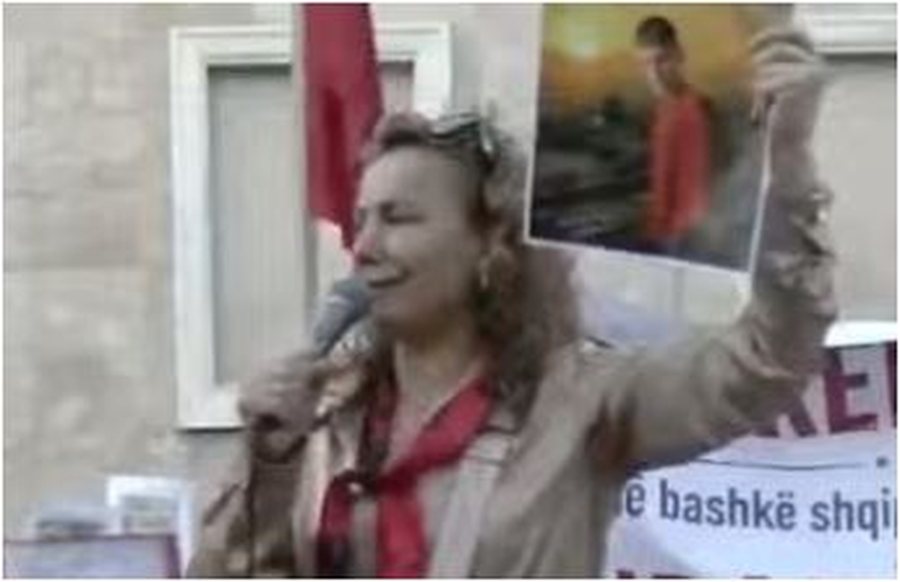 Nipi iu vra me thik&euml; n&euml; zem&euml;r, halla e 15-vje&ccedil;arit Erion