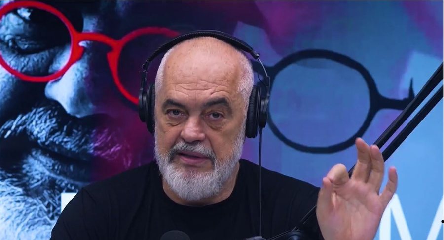 "Fryma fashiste kund&euml;rshton!" Rama p&euml;r protestat e