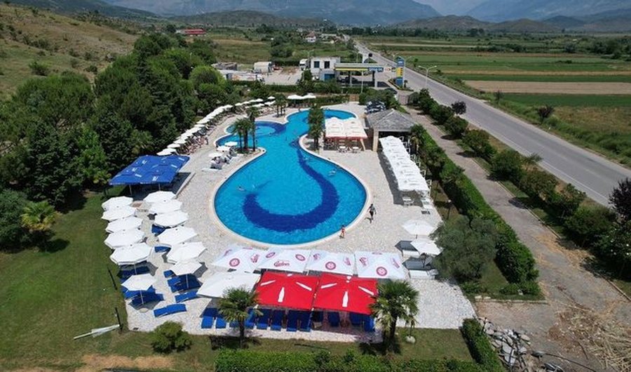 15-vje&ccedil;ari humbi jet&euml;n n&euml; pishin&euml;n e n&euml;nkryetares