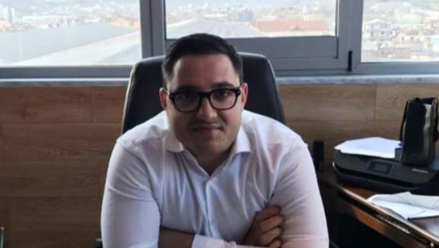 Orest Sota k&euml;rkon t&euml; dal&euml; nga burgu, k&euml;rkon mas&euml;