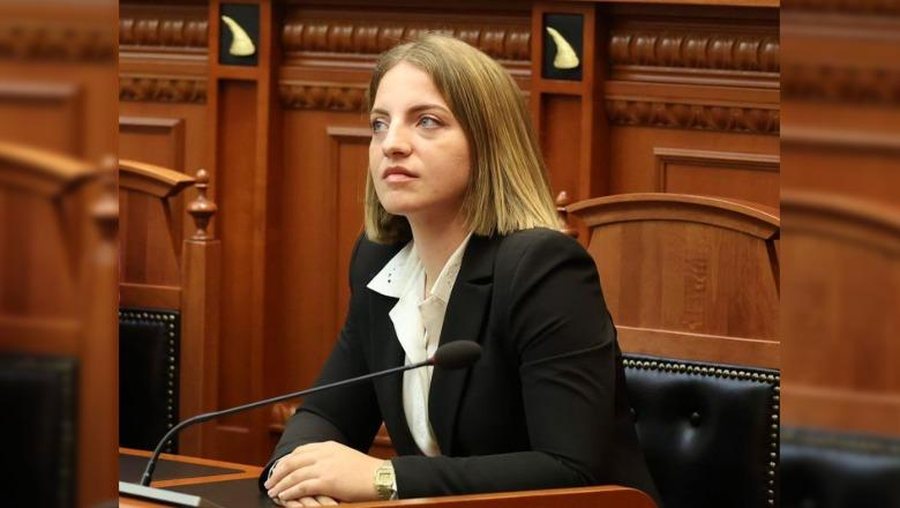 Marjana Ko&ccedil;eku njoftoi largimin nga PS, aktivistja i k&euml;rkon t&euml;