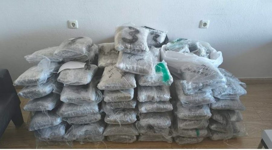 Shum&euml; pran&euml; kufirit me Shqip&euml;rin&euml;! U kap duke l&euml;viz me