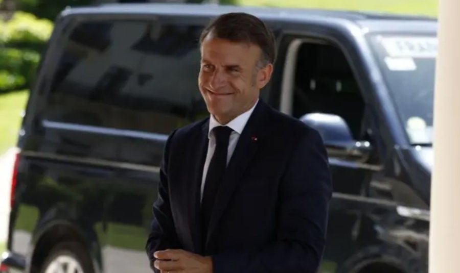 500 anije jan&euml; n&euml; Ngushtic&euml;, Macron pret sinjale nga SHBA dhe