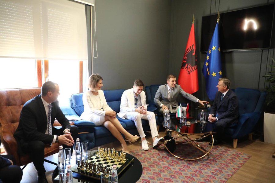&ldquo;Draft-rezoluta miratohet t&euml; m&euml;rkur&euml;n n&euml;