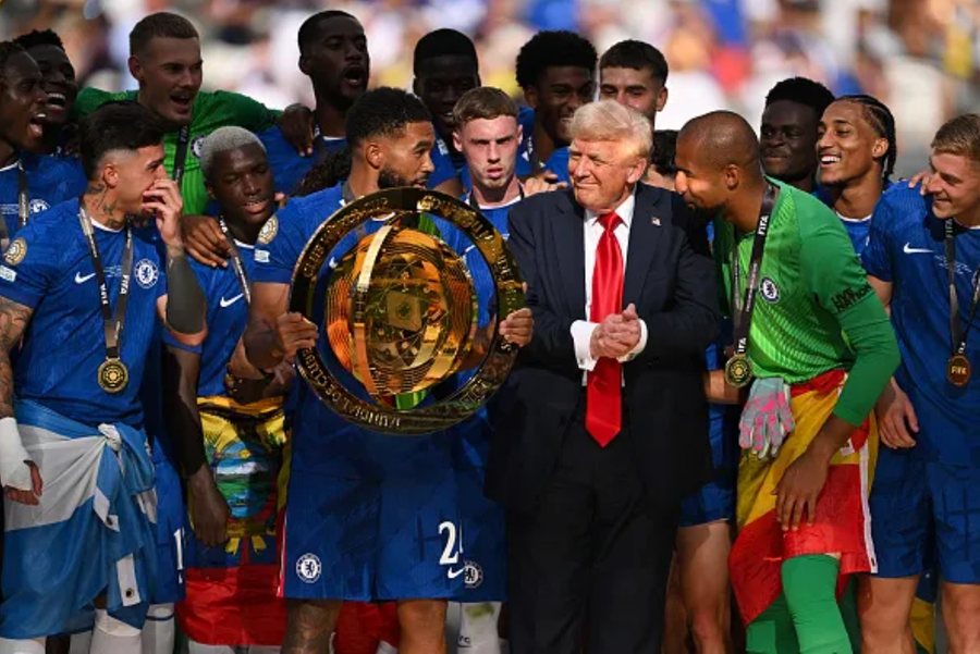 Donald Trump do t&euml; thyej&euml; protokollin e FIFA-s dhe do t&euml;
