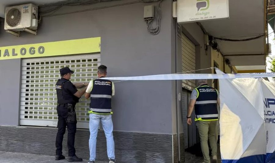 Babi i preu fytin logopedit pasi gjeti t&euml; birin t&euml; zhveshur, DETAJE
