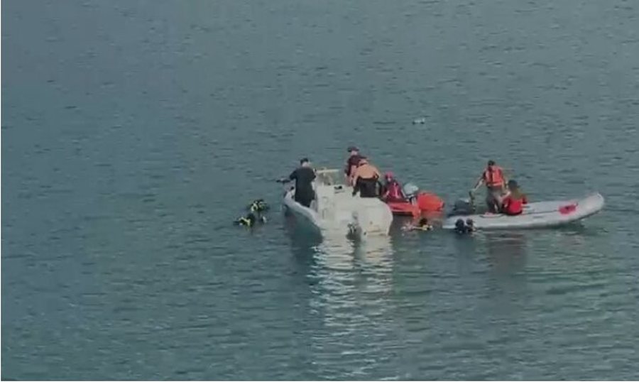 U rr&euml;zua me jet-ski pas dark&euml;s q&euml; konsumoi me familjar&euml;t dhe