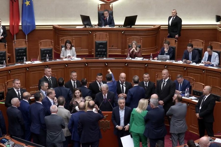 &ldquo;Mua gishtin mos ma trego, nuk &euml;sht&euml; aren&euml;