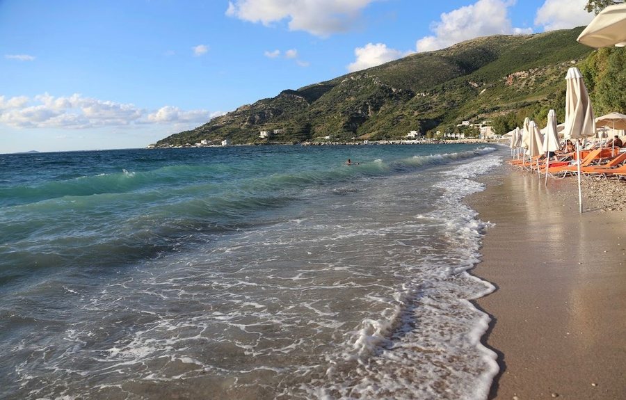 PANIK n&euml; Vlor&euml;! Parashutisti humbet ekuilibrin dhe p&euml;rfundon