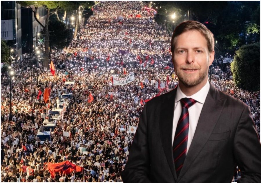 Protestat komb&euml;tare, Princ Leka del hapur n&euml; mb&euml;shtetje t&euml;