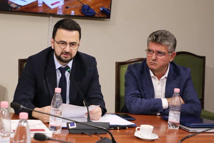 "Pronat dhe vonesat gjyq&euml;sore, problemet kryesore t&euml;