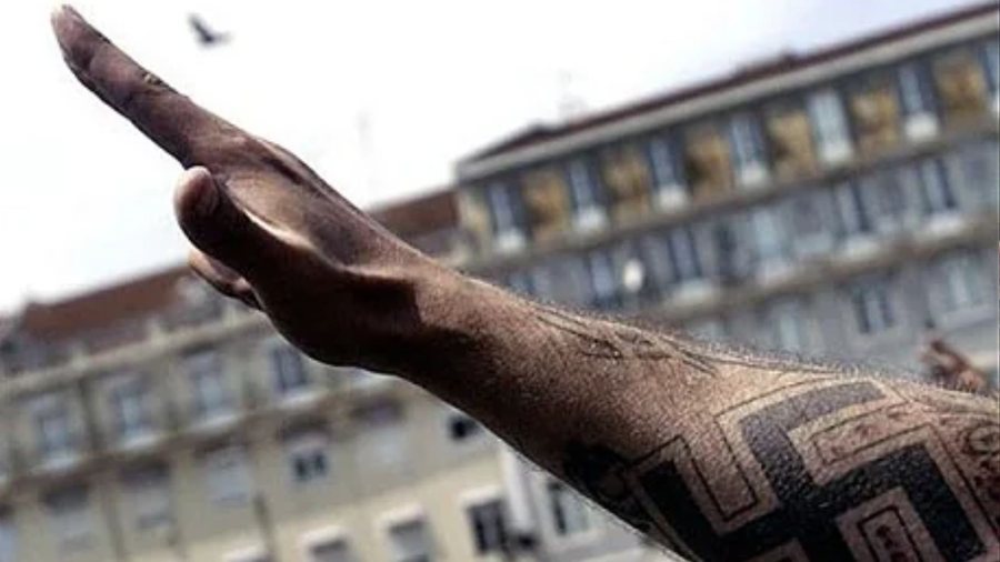 Zvicra ndalon simbolet naziste n&euml; publik, gjoba deri n&euml; 200 franga,