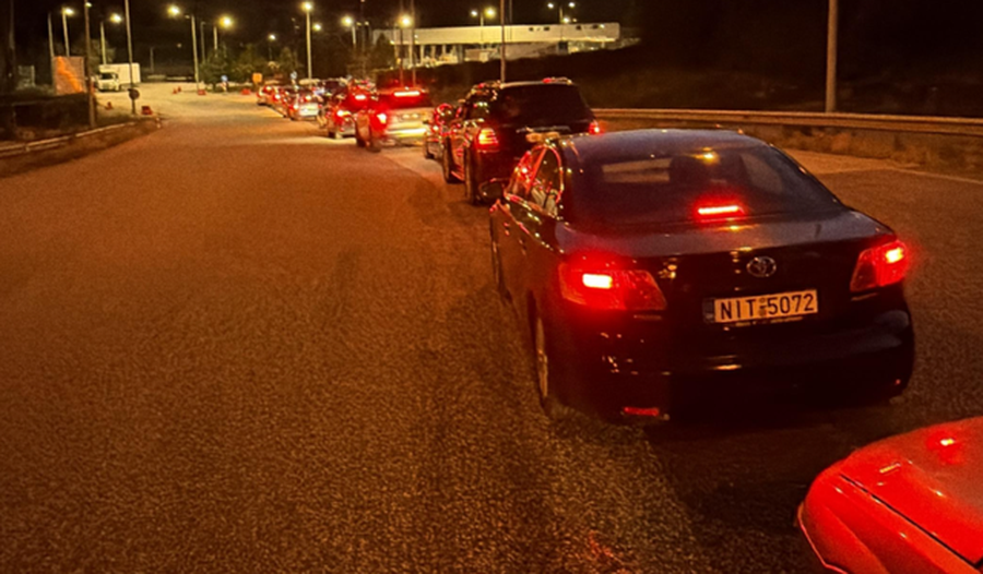 Po vijn&euml; p&euml;r protest&euml;n? Radh&euml; t&euml; gjata automjetesh