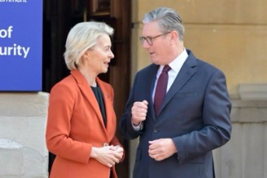 Starmer dha dor&euml;heqjen, Von der Leyen e falenderon me l&euml;vdata: