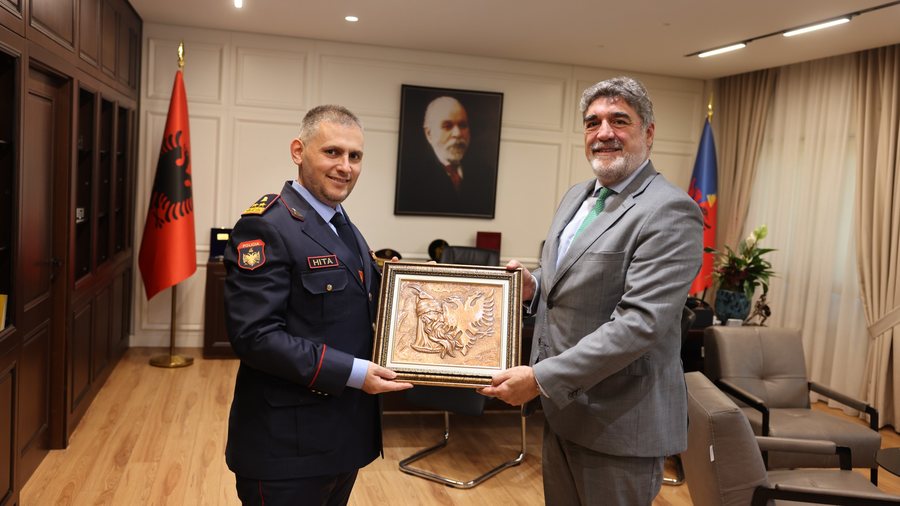 Shqip&euml;ria dhe Spanja forcojn&euml; aleanc&euml;n policore, Hita