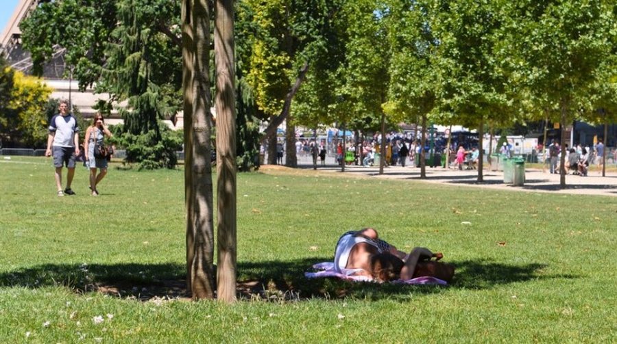 Franca n&euml; alarm nga i nxehti, dy f&euml;mij&euml; t&euml; mitur gjenden