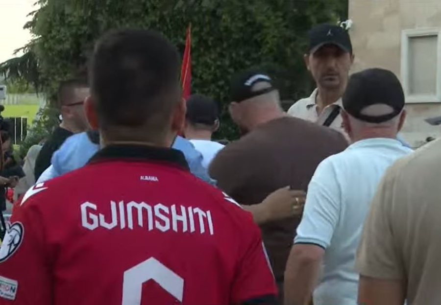 Protesta nis me incident! I moshuari z&euml; karrigen ku do t&euml; mbahen