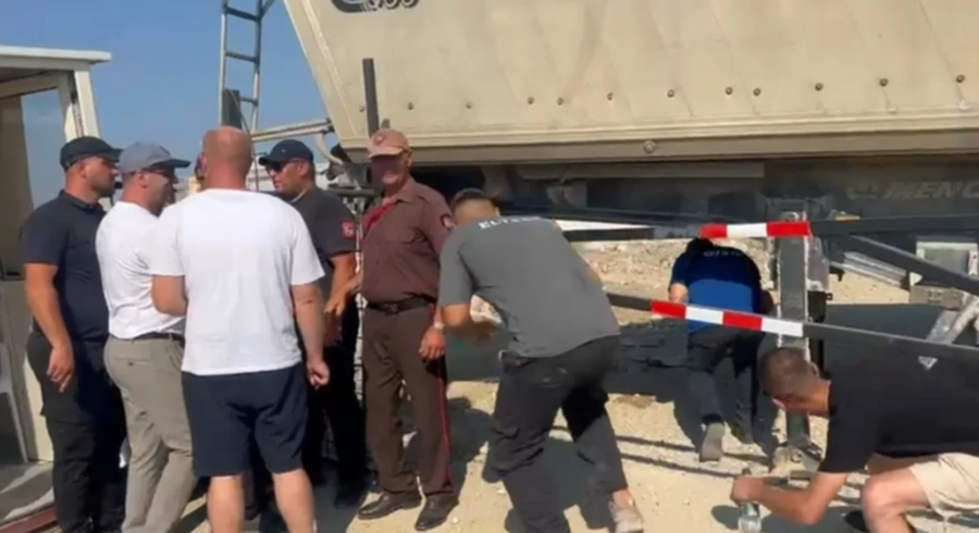 Vijojn&euml; p&euml;rplasjet n&euml; Aeroportin e Vlor&euml;s! Rojet e